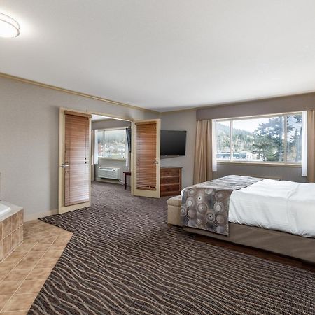 Prestige Radium Hot Springs Resort, Worldhotels Crafted Экстерьер фото